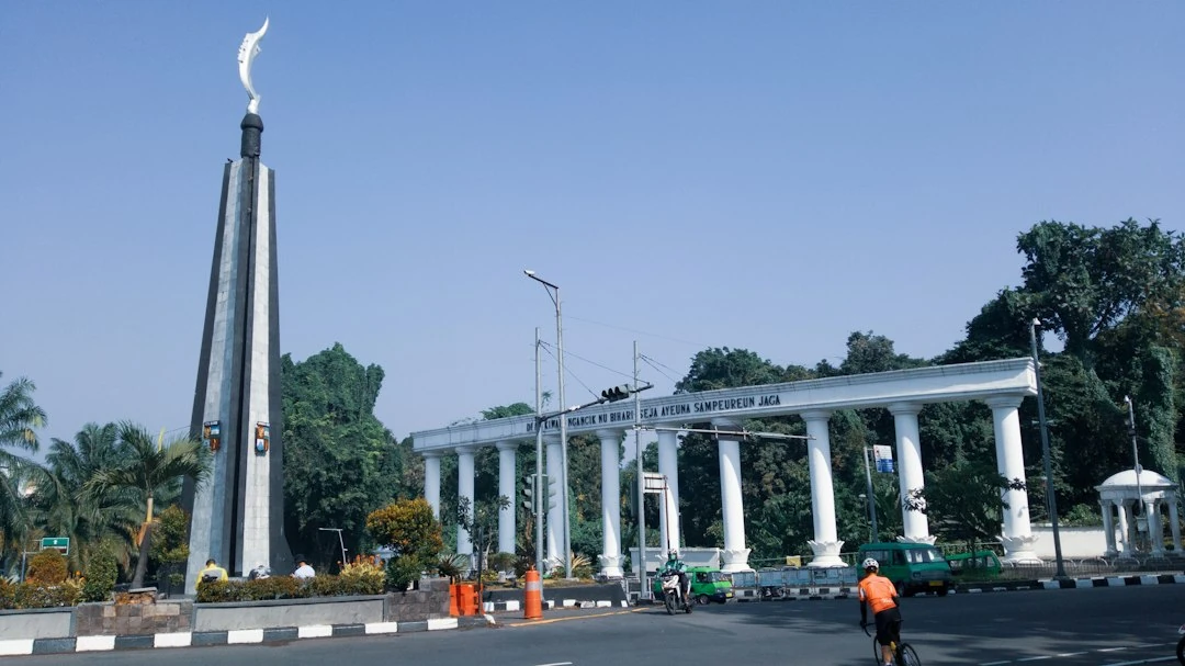 Alat Total Station digunakan untuk staking out di lokasi konstruksi